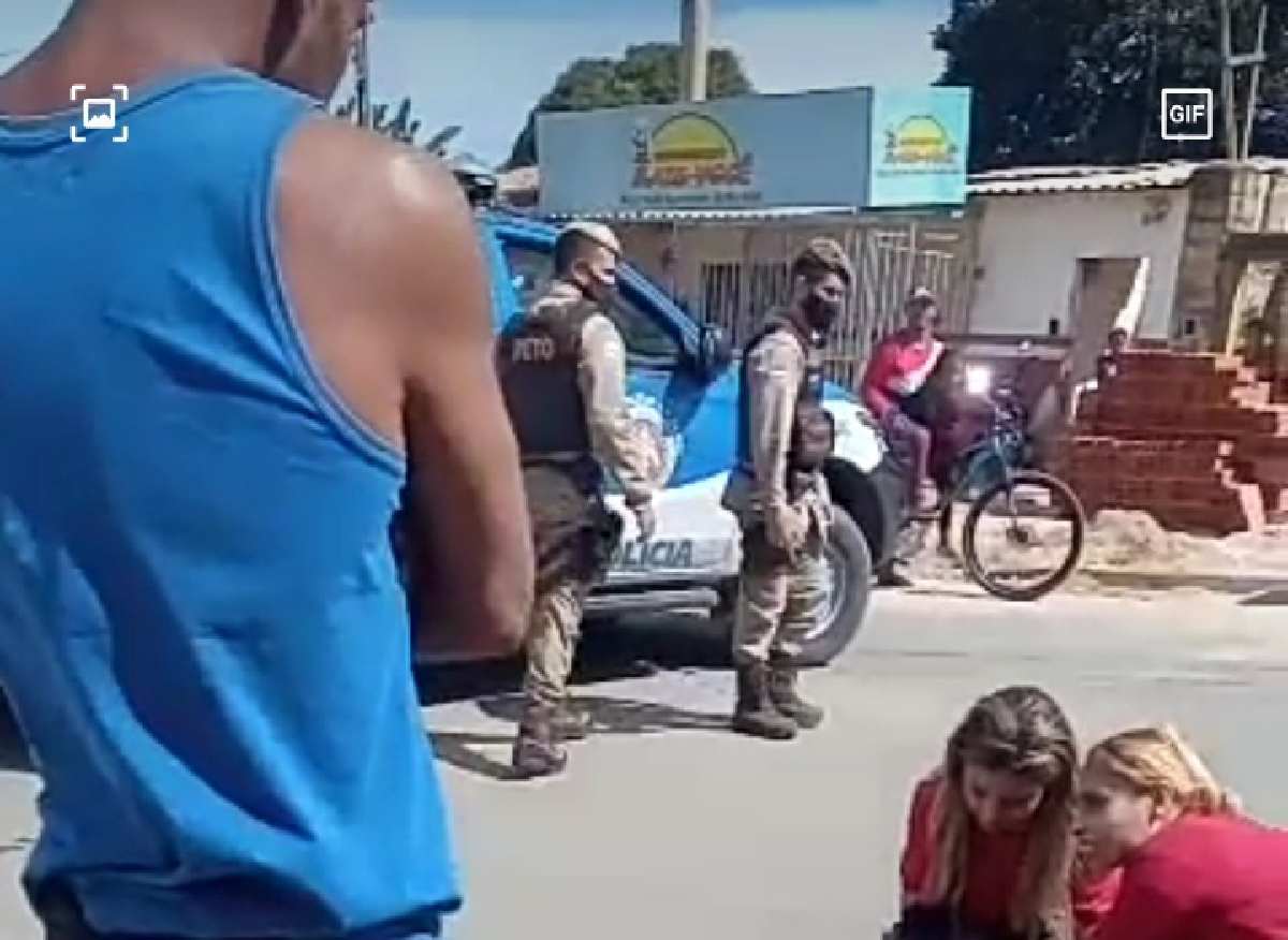 Homem é  baleado no bairro conjunto da Vitória,  borracha queimada,  em Vitória da conquista na Bahia 