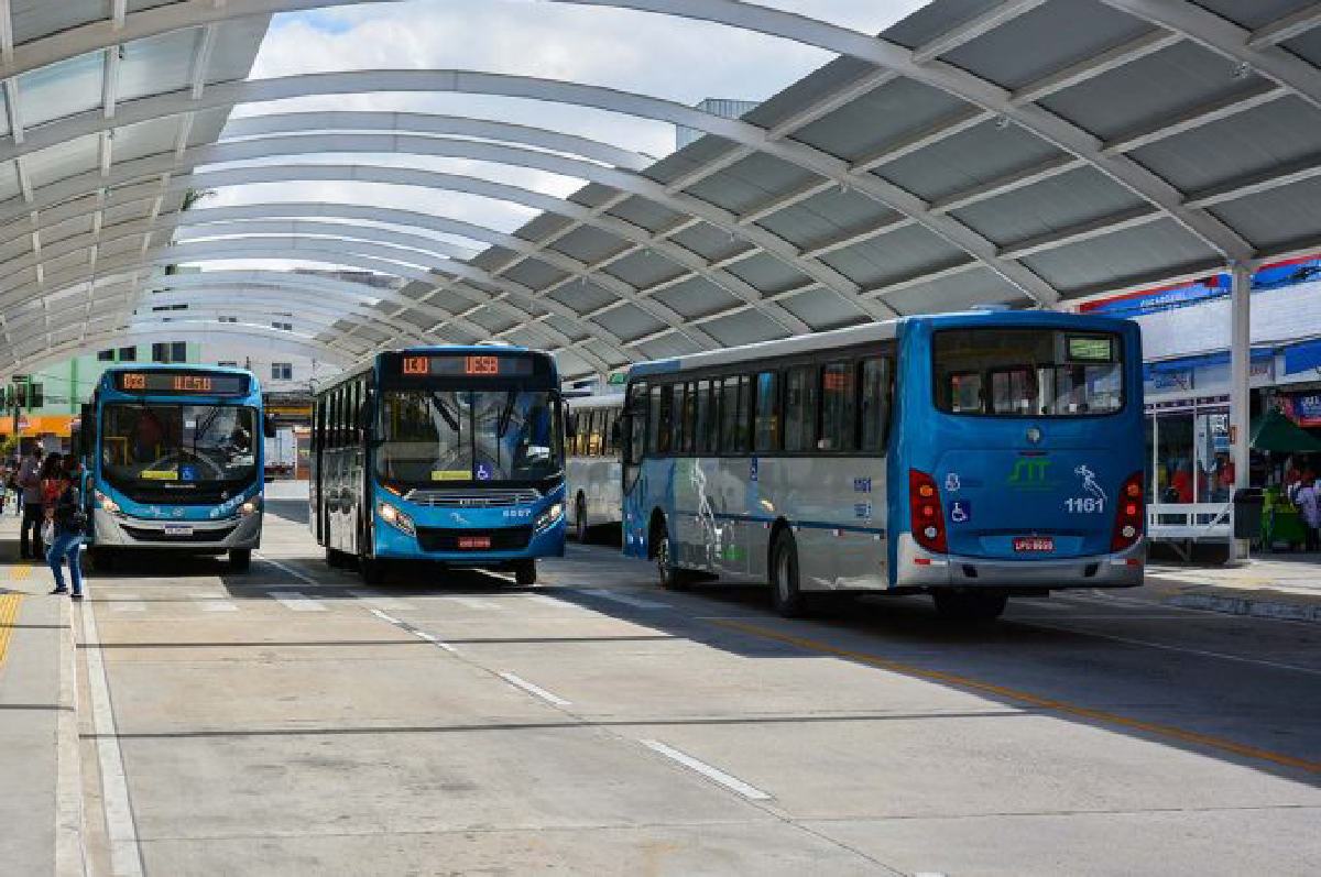 A partir desta segunda-feira (17), cinco linhas de transporte coletivo urbano terão mudanças nos quadros de horário, itinerário e número de veículos. Segundo a Coordenação Municipal de Transporte Público, a mudança ocorre como antecipação ao planejamento de retorno das aulas e para oferecer melhorias conforme o aumento do número de passageiros.