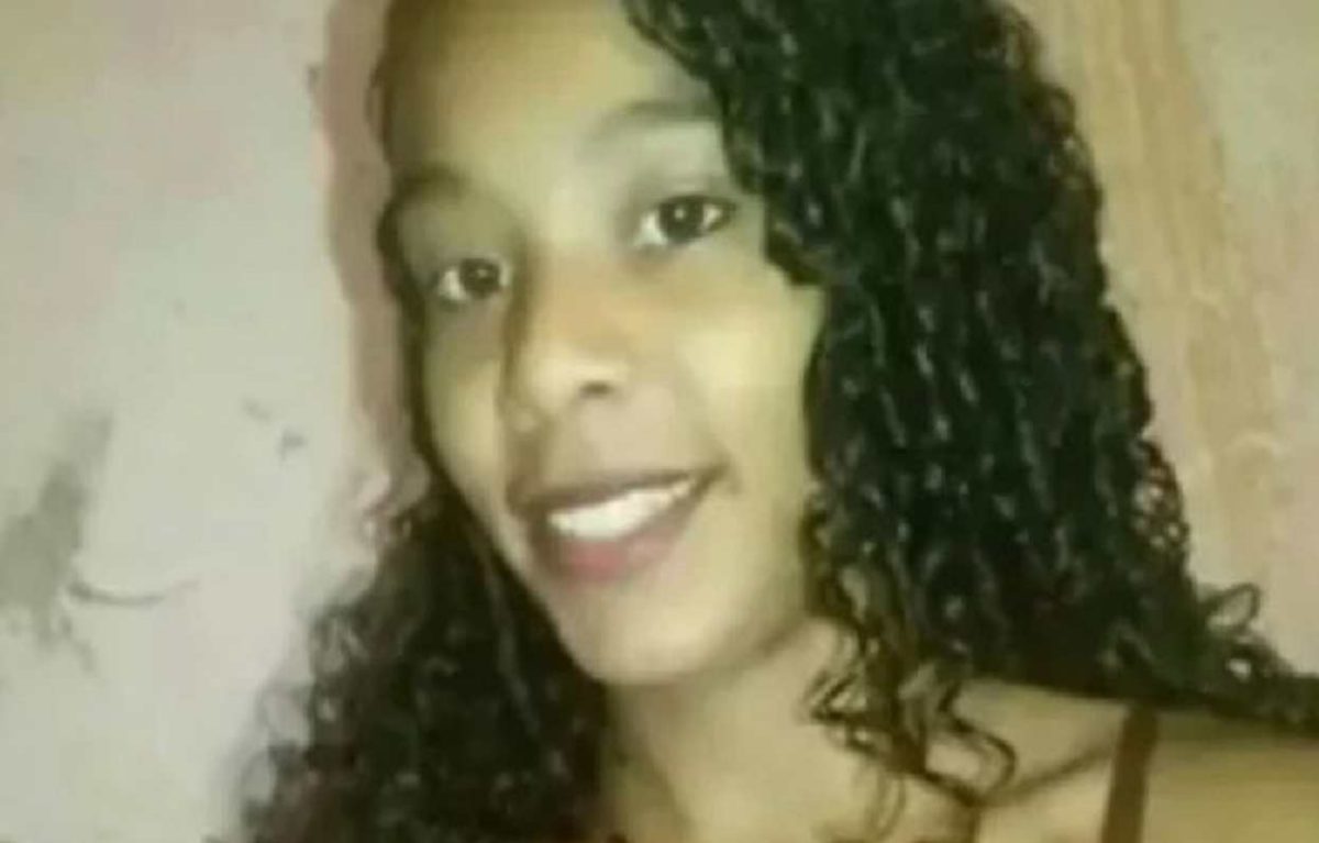 Mulher, 20 anos, morre ao pegar roupas dentro de máquina de lavar