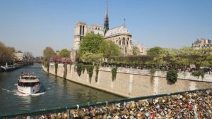 A primavera em paris é uma das épocas mais perfeita pelos visitantes