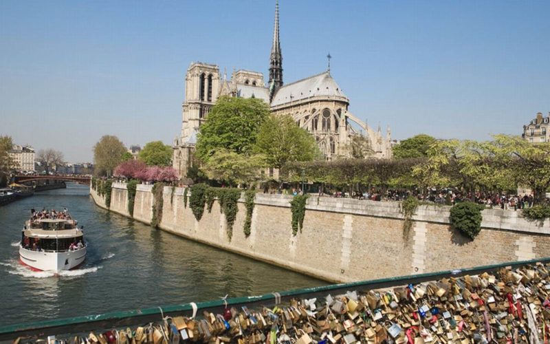 A primavera em paris é uma das épocas mais perfeita pelos visitantes