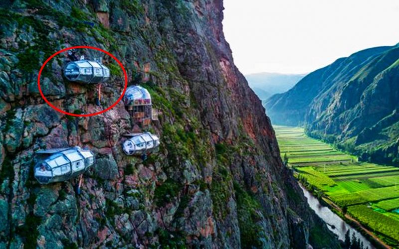 Viajantes aventureiros podem dormir suspensos centenas de metros acima do solo implacável em um dos locais de acampamento mais emocionantes do mundo no Vale Sagrado de Cuzco, no Peru.