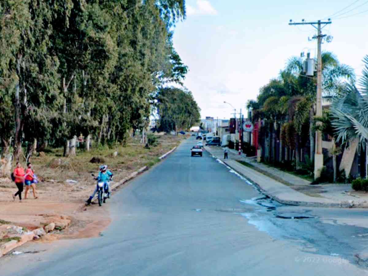 Um homem foi encontrado sem vida dentro do quanto de um motel na madrugada desta última quarta-feira (11)  em Vitória da Conquista, na Bahia. A 78ª Companhia Independente de Polícia Militar foi acionada para atender a ocorrência.