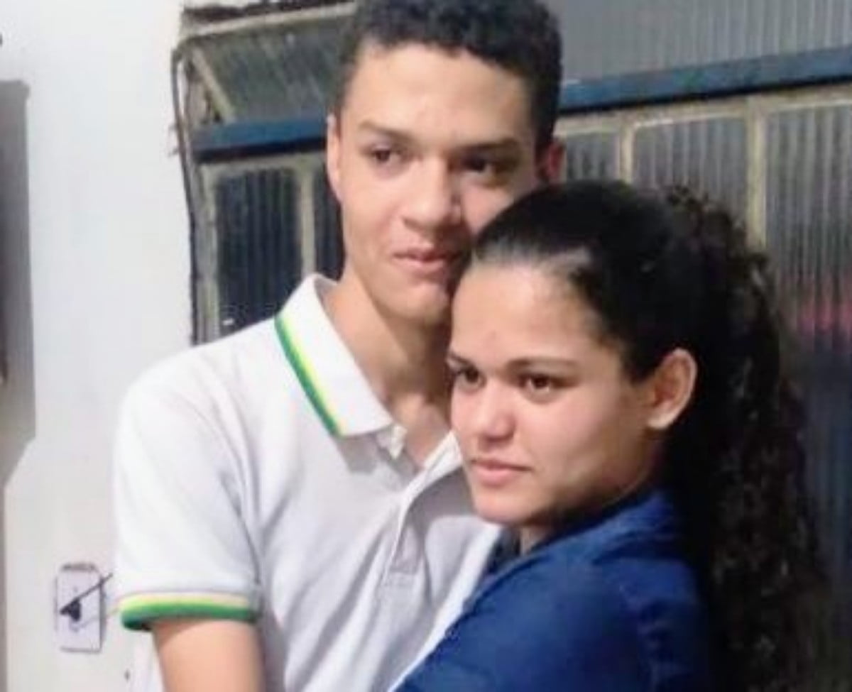 O casal de adolescentes, Nicolly Raffaely, de 15 anos e Nicolas, de 16 anos, desapareceu após saírem do Colégio Centro Integrado, onde estudam, na tarde da última sexta-feira (12), em Vitória da Conquista, Bahia. A família dos jovens está desesperada por não conseguir contato e nem notícias dos dois adolescentes.