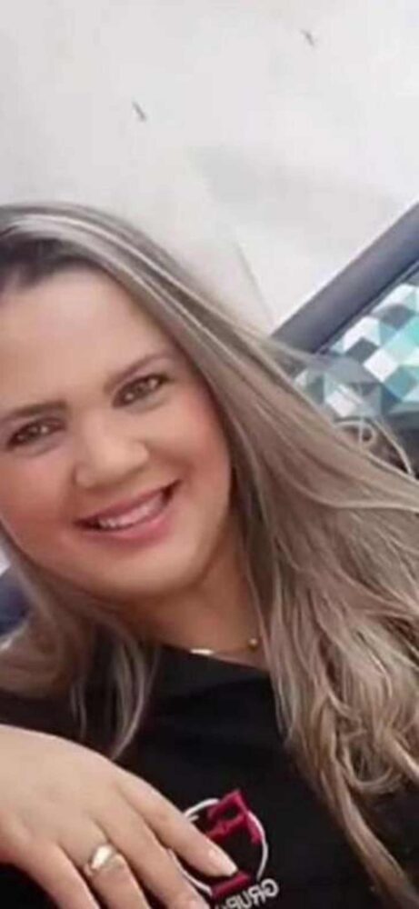 No último domingo (04), uma trágica ocorrência chocou a comunidade local quando uma mulher identificada como Fernanda foi encontrada morta em sua cela na ala feminina do presídio de Itapetinga, na Bahia. Fernanda estava detida sob a acusação de violência doméstica, após supostamente espancar o marido durante uma briga.