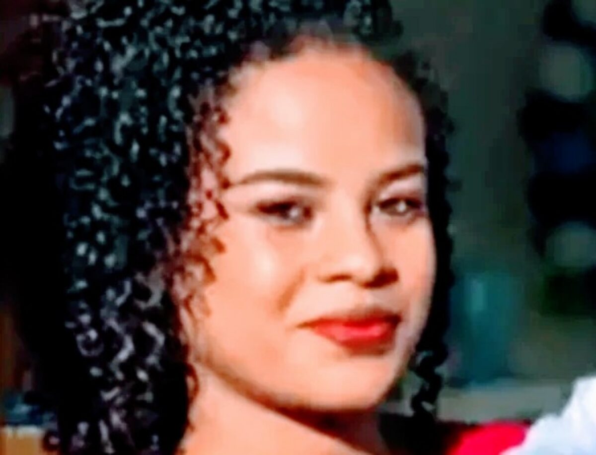 Na última segunda-feira (05), uma jovem de 21 anos identificada como Sabrina Luíza Souza Bonfim foi pelo seu ex-companheiro de 17 anos na cidade de Santo Antônio de Jesus, na Bahia.