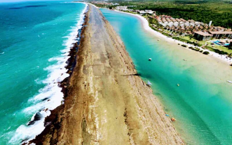 Um guia repleto de encantos do Nordeste do Brasil: descubra tesouros escondidos, praias de tirar o fôlego e uma cultura vibrante. Prepare-se para uma viagem dos sonhos por uma região cheia de magia e diversidade. Explore destinos únicos, desfrute de paisagens deslumbrantes e mergulhe na riqueza cultural. O Nordeste do Brasil espera por você para uma aventura inesquecível.