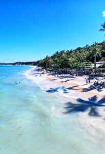 Descubra as Praias Mais Bonitas do Brasil e mergulhe em um mundo de paisagens deslumbrantes. Explore destinos paradisíacos, com areias douradas, águas cristalinas e uma natureza exuberante. Encante-se com a beleza única de cada praia e aproveite momentos inesquecíveis em meio a cenários de tirar o fôlego. Das praias do Nordeste às praias do Sul, o Brasil oferece uma variedade de tesouros costeiros que irão cativar sua imaginação. Prepare-se para se maravilhar com as Praias Mais Bonitas do Brasil e deixe-se envolver por sua magnificência natural.